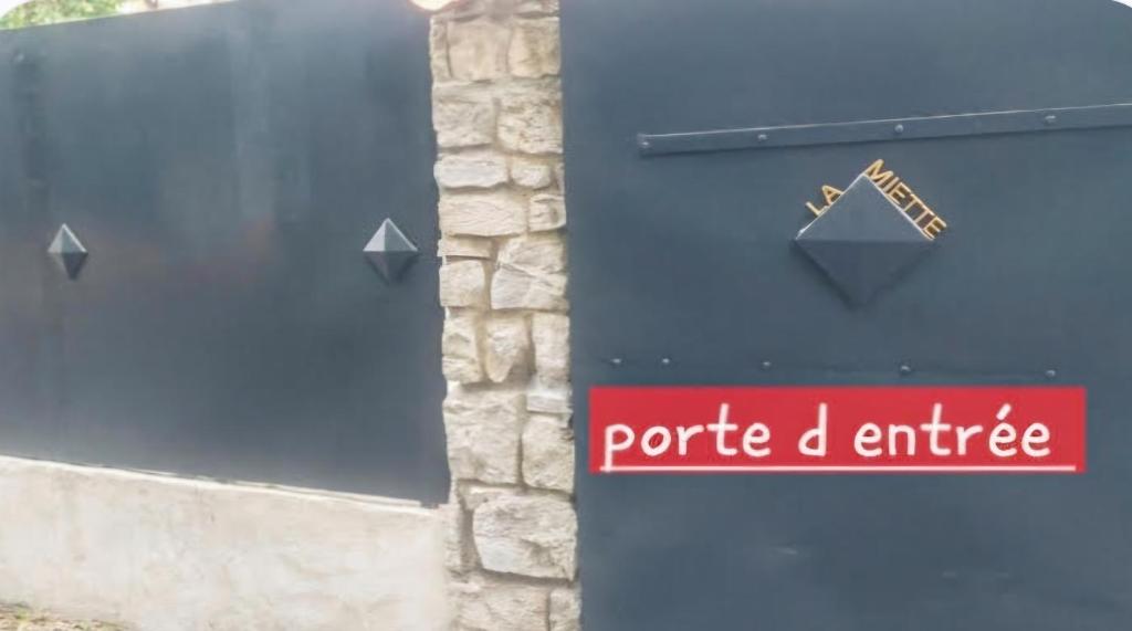 Certifikát, hodnocení, plakát nebo jiný dokument vystavený v ubytování L extra Miette