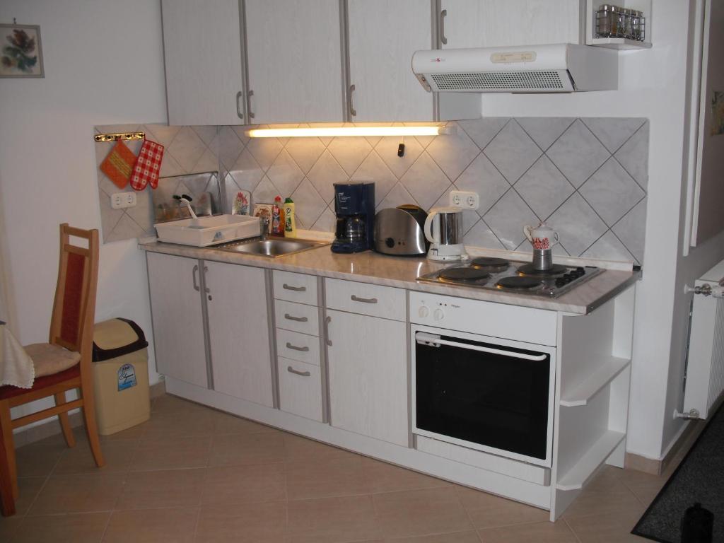 Una cocina o zona de cocina en Aba és Andrea Apartmanok