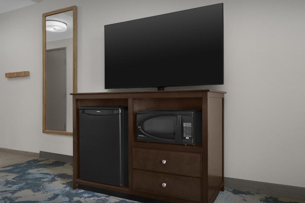 Hampton Inn & Suites Mishawaka/South Bend at Heritage Square - Habitación Con Cama Extragrande - No Fumadores