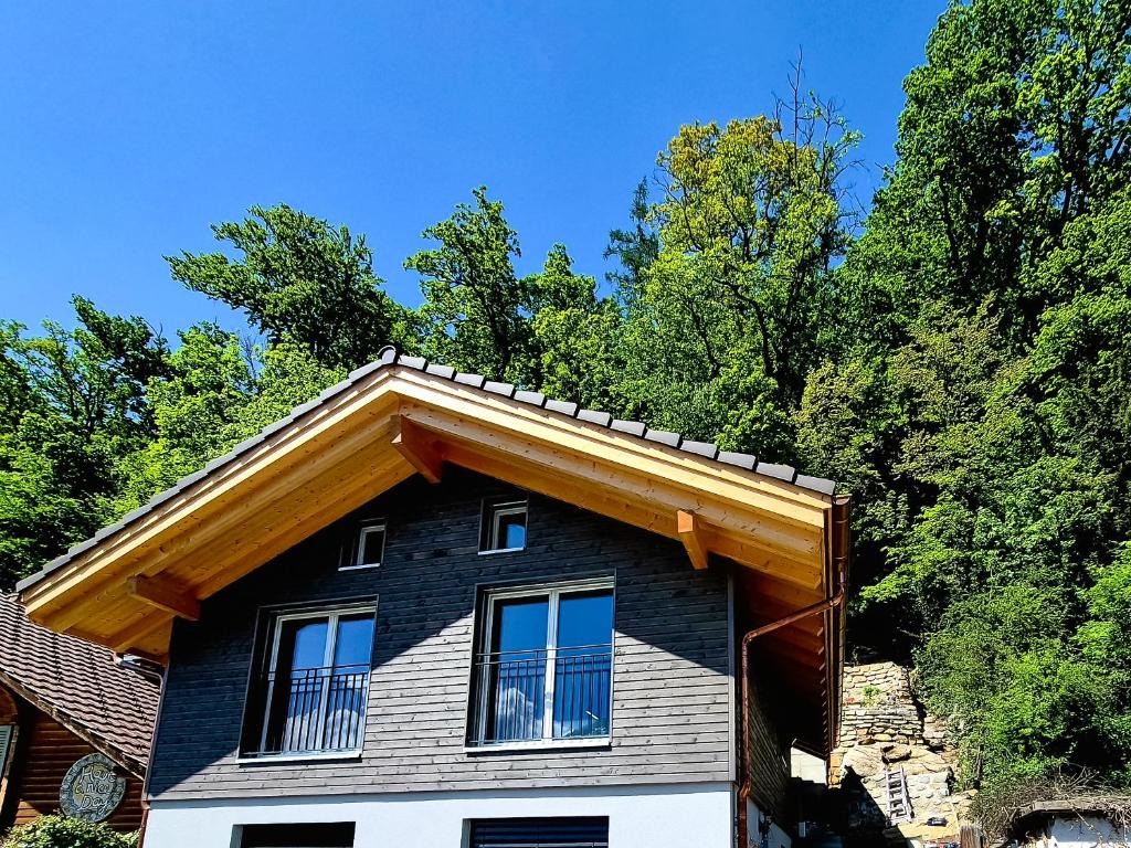 a house with a gambrel roof on top of it at Hillside Loft, 2 bedrooms, max 5 guests in Ringgenberg