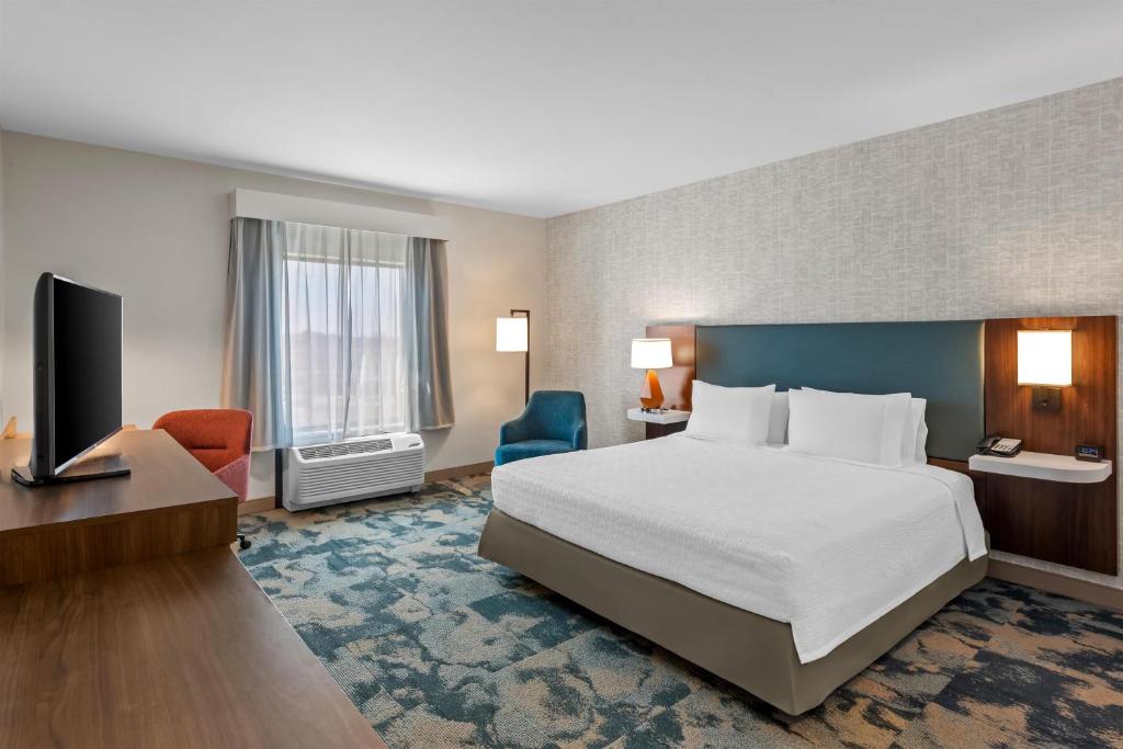 Hampton Inn & Suites Glenarden/Washington DC photo