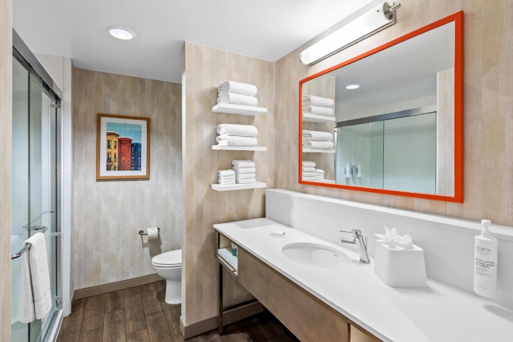 Hampton Inn & Suites Glenarden/Washington DC photo