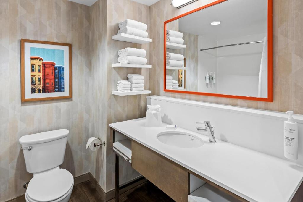 Hampton Inn & Suites Glenarden/Washington DC photo
