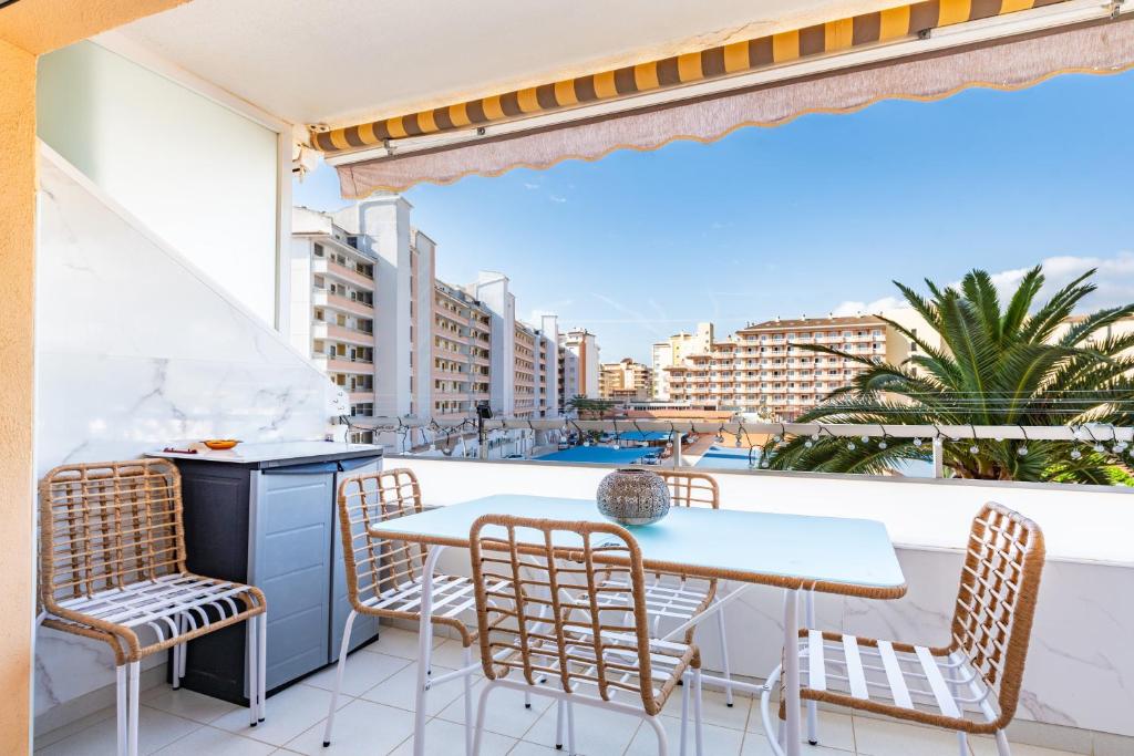 a balcony with a table and chairs and a view at Azul Turquesa in Peniscola