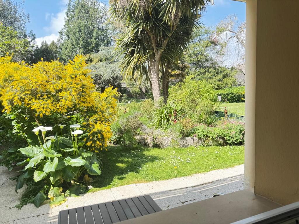 Logis Hôtel La Demeure du Perron - Twin Room With Terrace