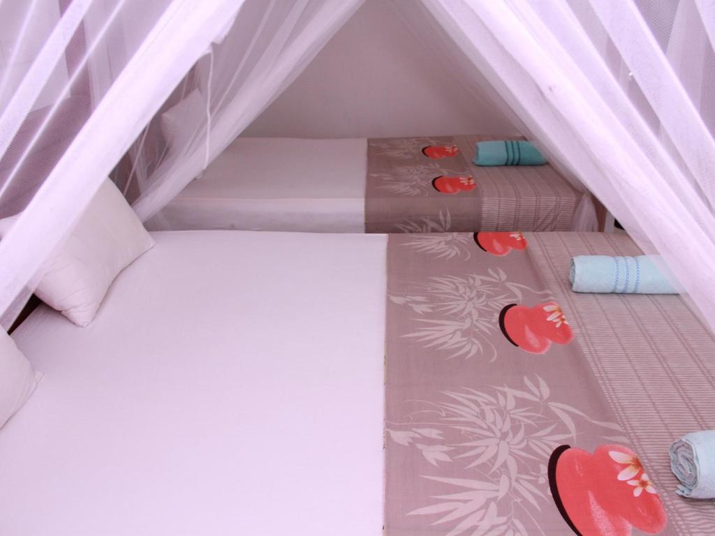 Postel nebo postele na pokoji v ubytování Orchid Rest