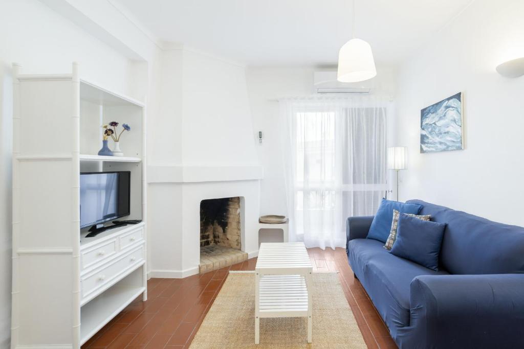Bright 2BR Apartment with Private Balcony - Albufeira Beach, by Hopstays