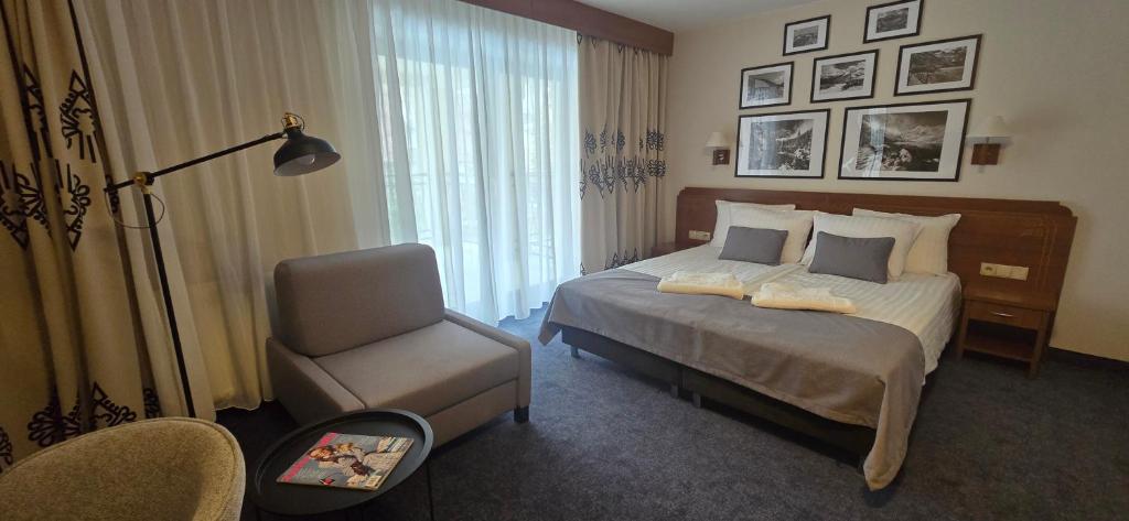 Hotel Logos - Superior Queen Room