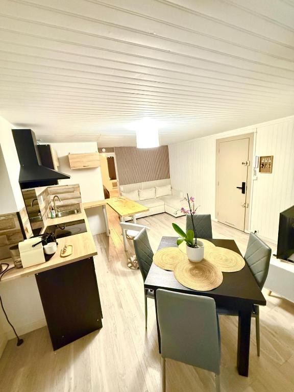 a living room with a table and chairs at Appartement Neuf in Rive-de-Gier