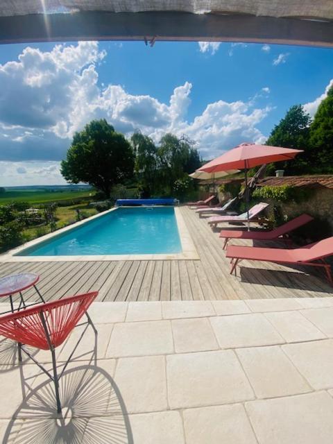 Le domaine aux herbes folles