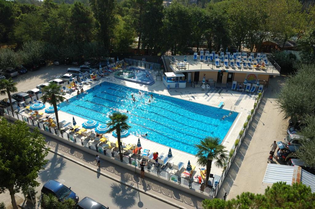 Bazén v ubytování Hotel Beau Soleil nebo v jeho okolí