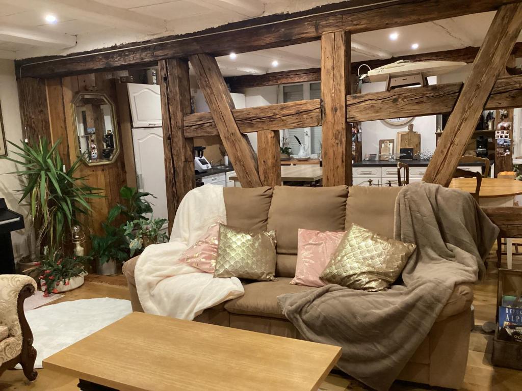 a living room with a couch with pillows on it at Vincenzo le cyclo in Kientzheim
