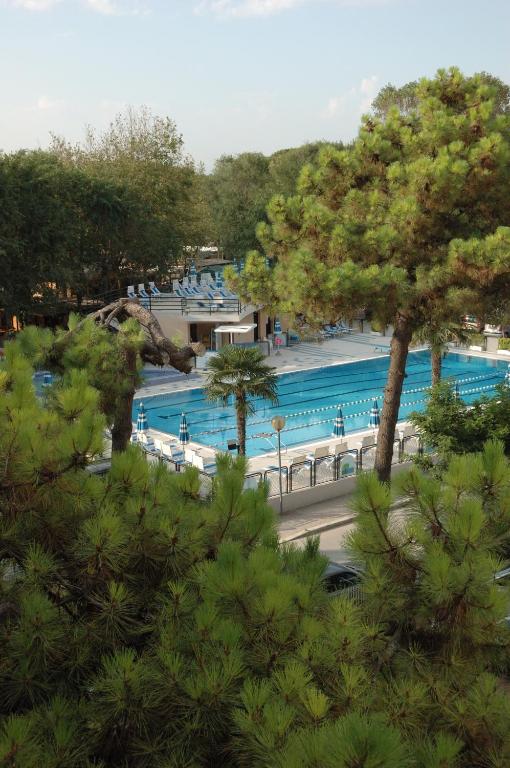 Bazén v ubytování Hotel Beau Soleil nebo v jeho okolí