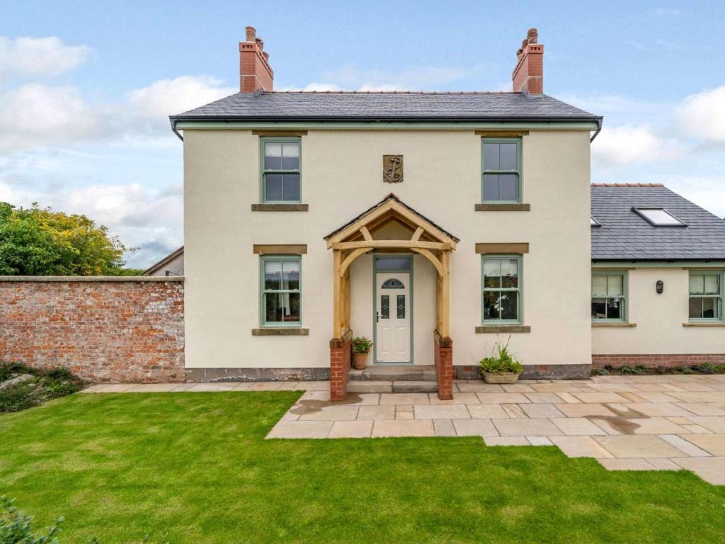 an exterior view of a house with a lawn at 3 Bed in Poulton-le-fylde oc-83787 in Hambleton