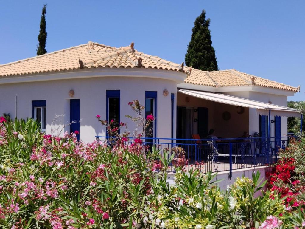 a house with flowers in front of it at Villa Pilias Methoni in Methoni