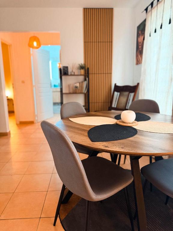 a dining room with a table and chairs at L'ile au Paon in Les Abymes