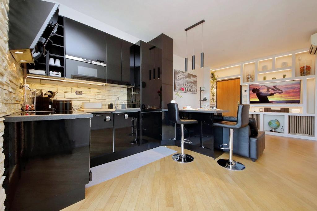4BNB - Flaminia Prestigious Flat - swimming pool