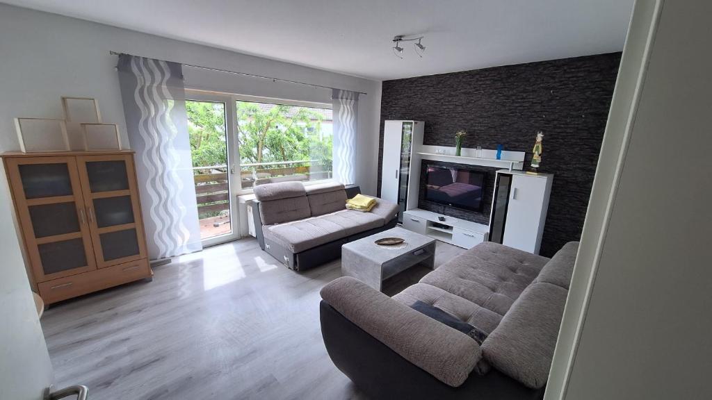 a living room with a couch and a television at Ferienwohnung Am Palmberg in Gerolsheim