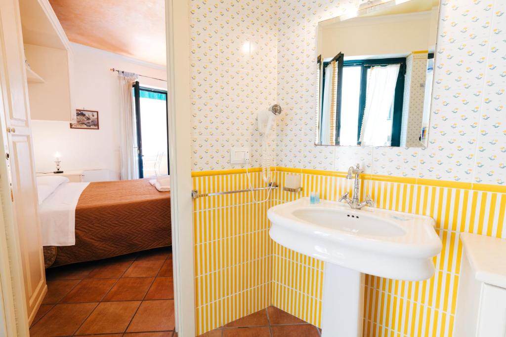 CETARA - ALBERGO DIFFUSO - Double Room With Balcony