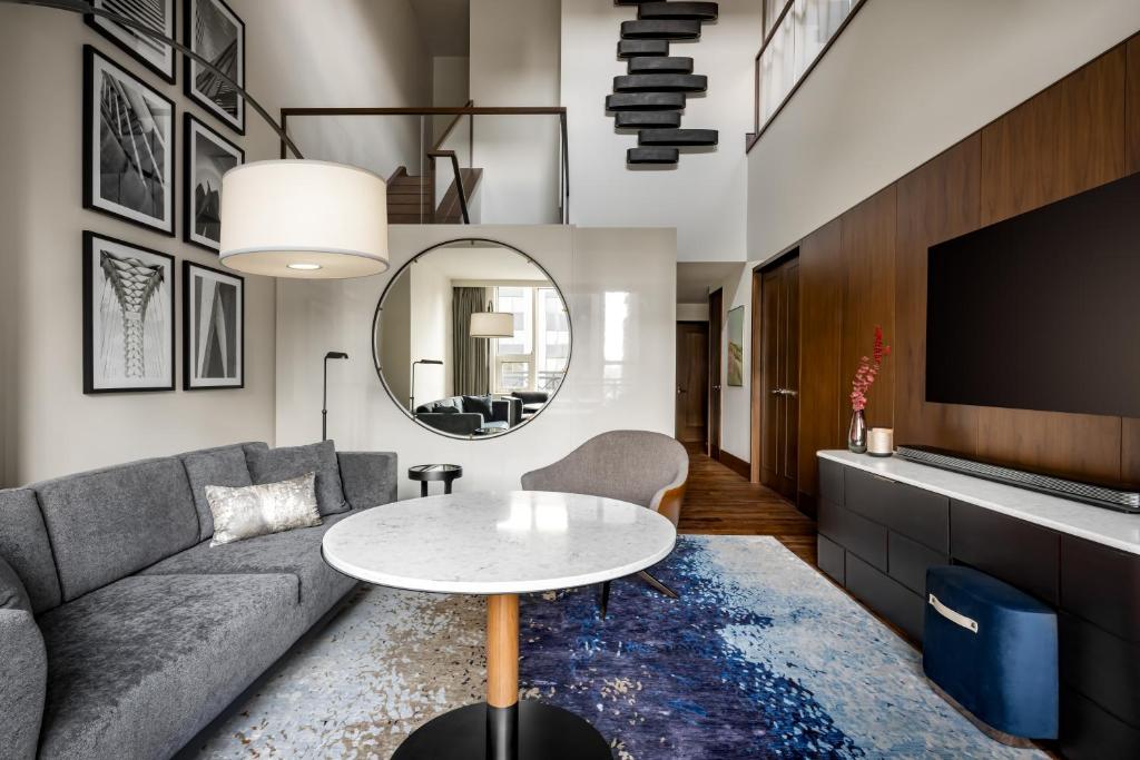 Travel Proud Park Hyatt Toronto - Suite De Dos Dormitorios De Dos Niveles