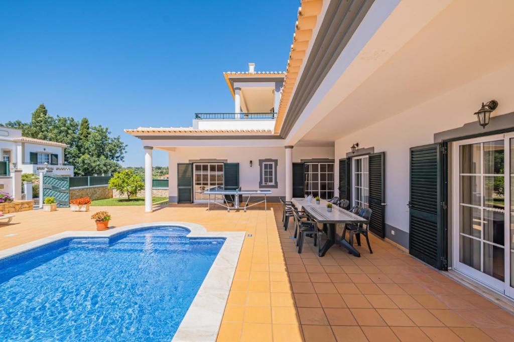 Villa Isa - Pool - AC - WIFI - BY BEDZY