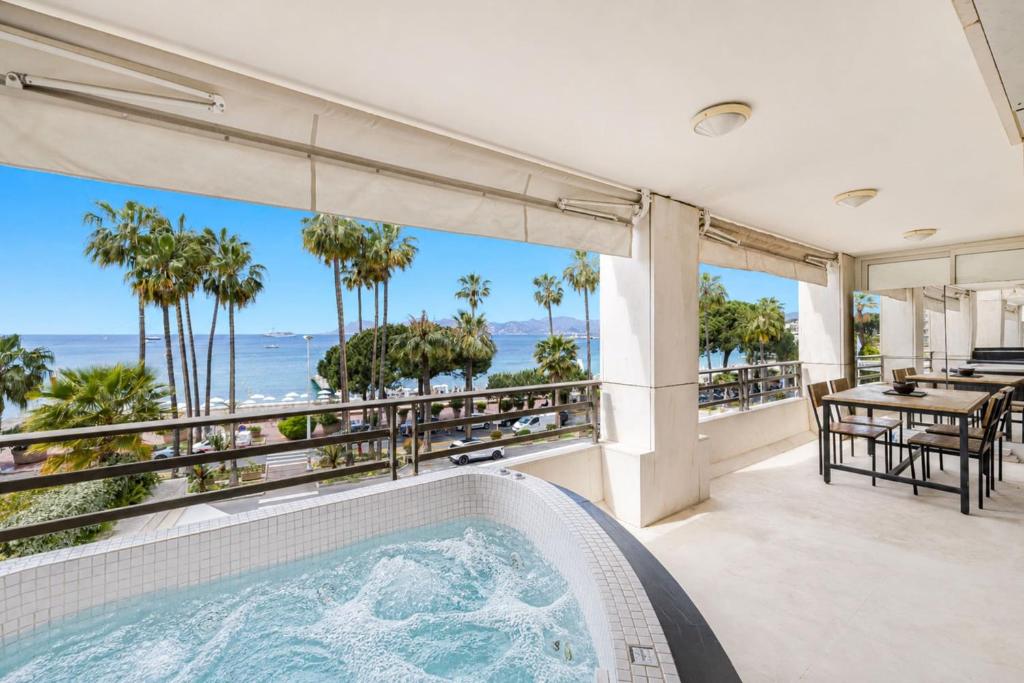 REF 2053 - Seasonal rental - Prestigious apartment on the Croisette Cannes