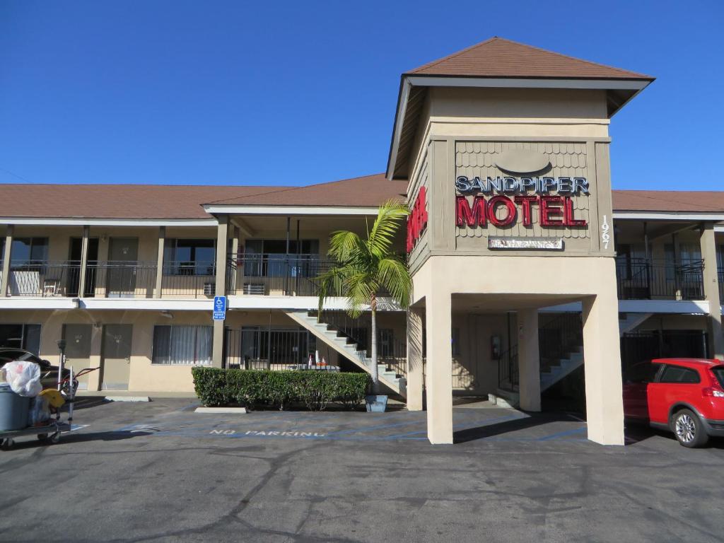 a hotel with a sign for a motel at Sandpiper Motel in Costa Mesa