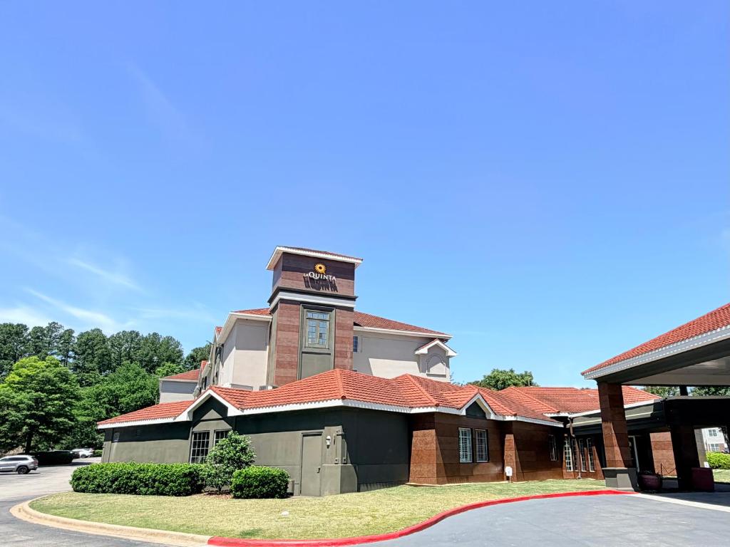 La Quinta by Wyndham Birmingham Homewood - Housity