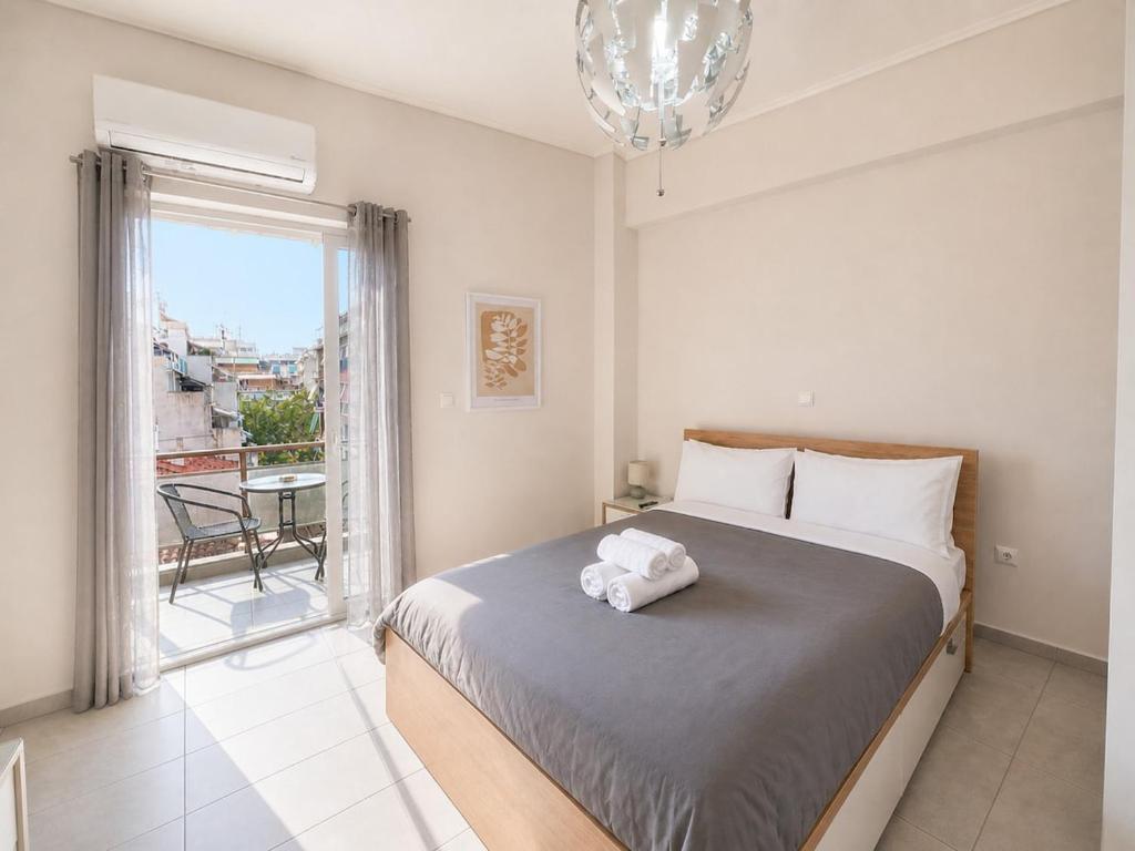 Athens Studio Near Metro & Transport Hub by ΜΡS