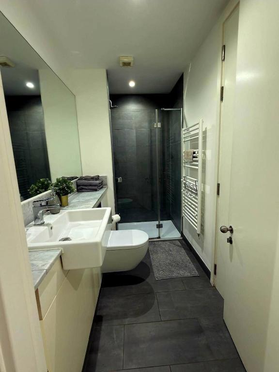 a bathroom with two sinks and a shower at Cosy Room in Richmond