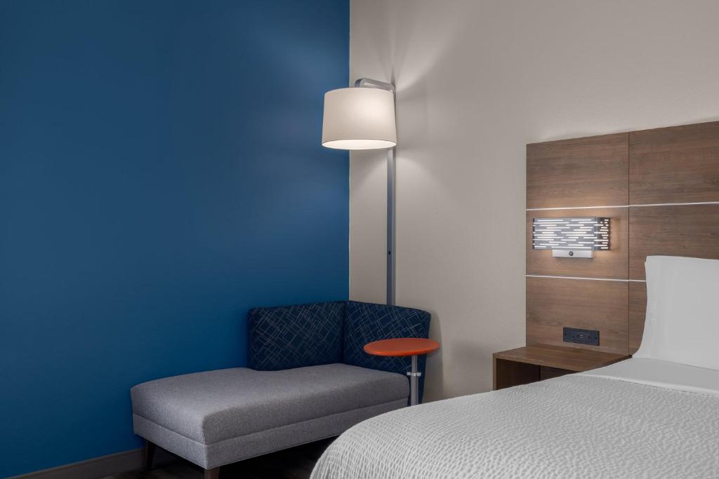 Holiday Inn Express Myrtle Beach-Broadway at the Beach, an IHG Hotel - 