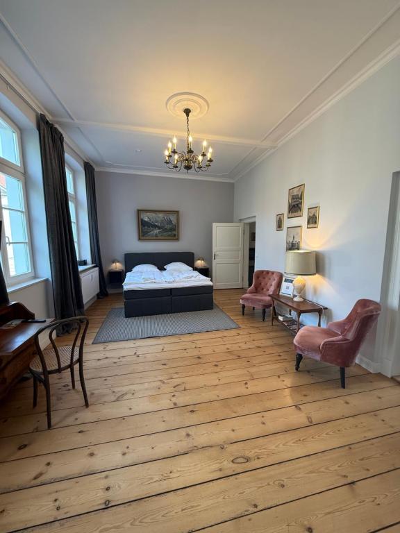 a bedroom with a bed and a table and chairs at Fürstenhof Belle Etage Altstadt- Parkplatz im Innenhof in Wismar