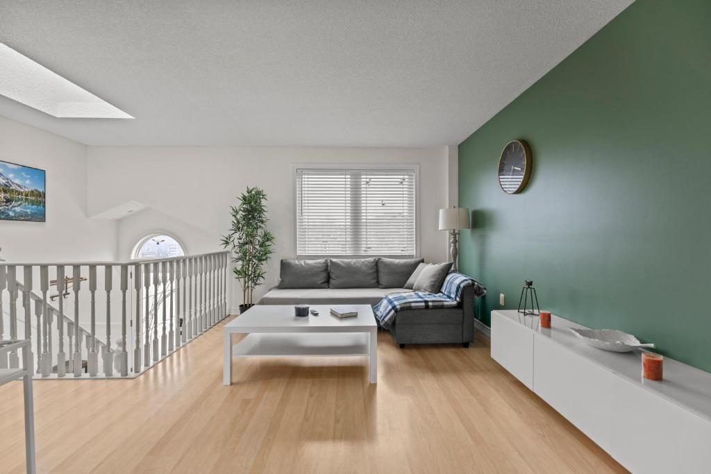 a living room with a couch and a table at Entire 5 bedrooms House 14 guests in Barrie