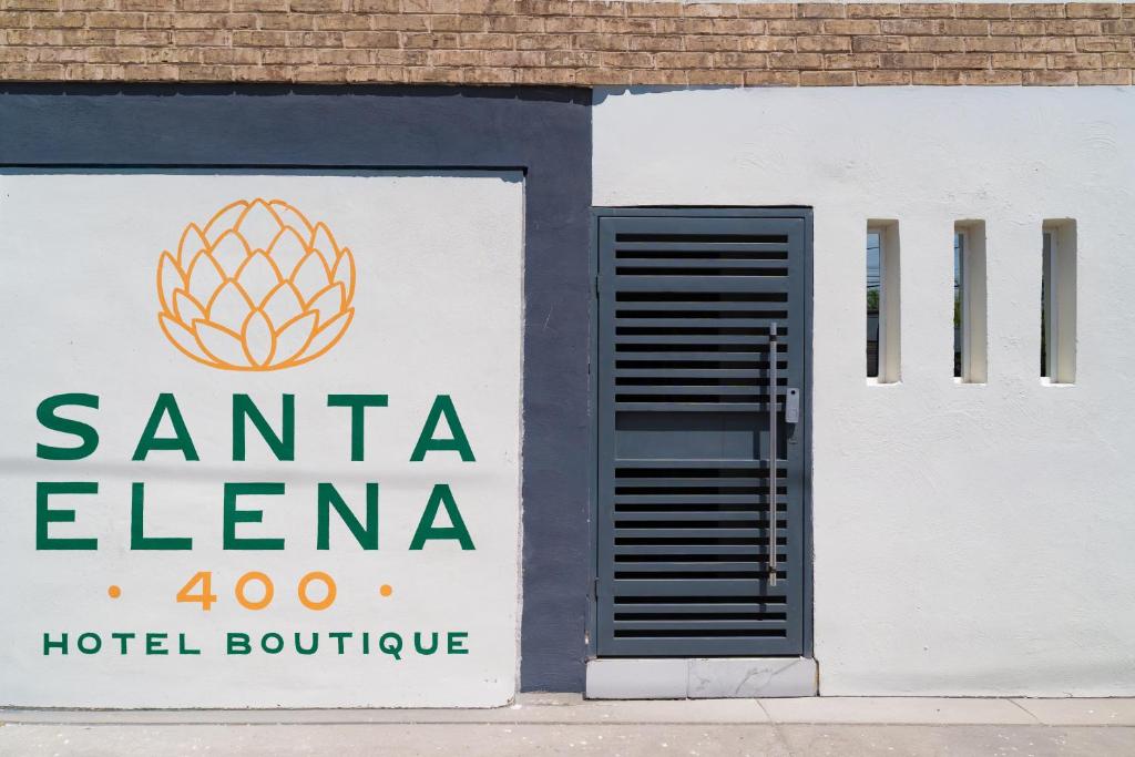 a sign for a santa elena h hotel boutique at Santa Elena 400 in Torreón