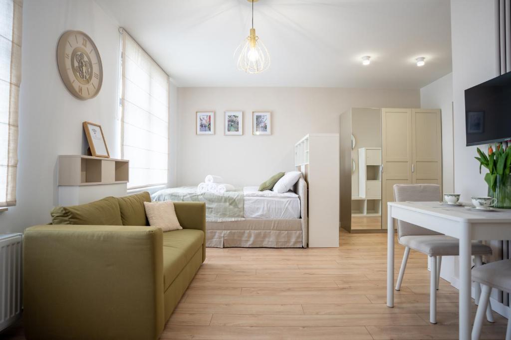 a living room with a couch and a bedroom at Apartament Daisy II Pszczyna Centrum in Pszczyna