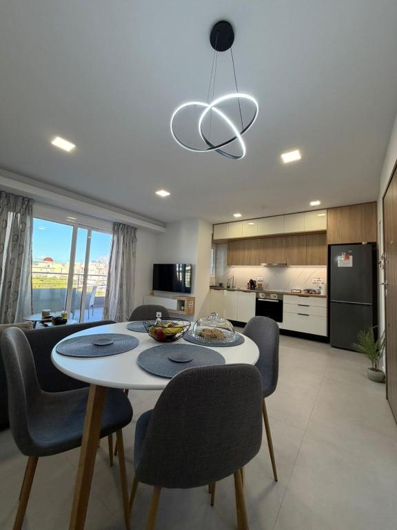 MC Luxury Living