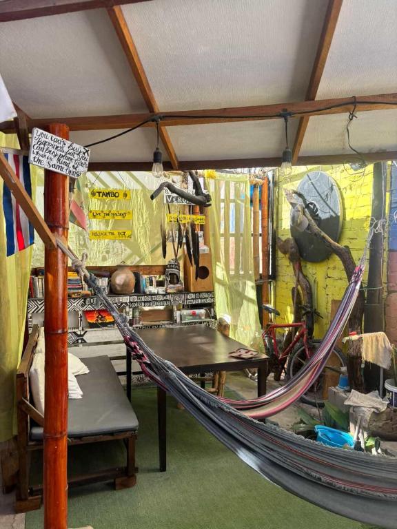 a hammock in a room with a workshop at Wally's House Mancora in Máncora