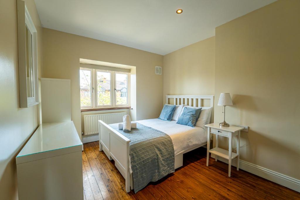 a small bedroom with a bed and a window at Phoenix House in Dublin