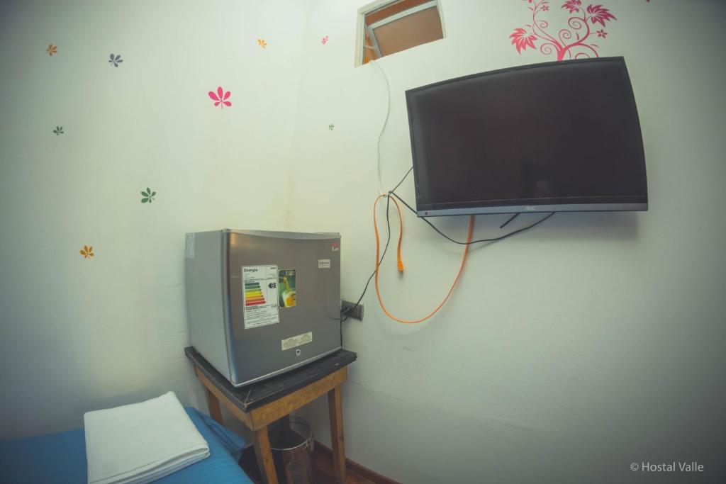 Televízia a/alebo spoločenská miestnosť v ubytovaní VOY Hostales - Oriente
