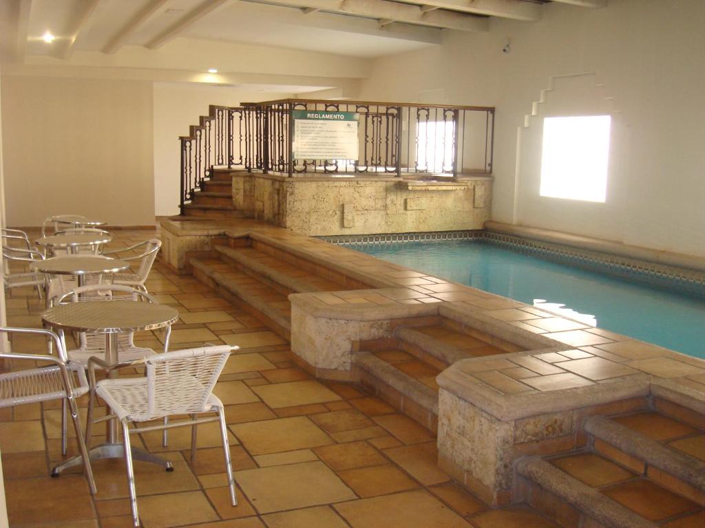 Bazén v ubytování Hotel Ruiz Milán nebo v jeho okolí
