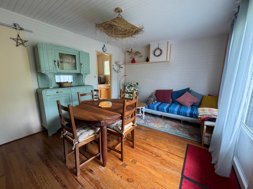 a living room with a table and a couch at Oustau deu Beç in Verdaches