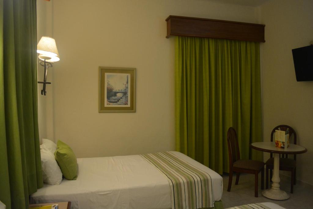 Postel nebo postele na pokoji v ubytování Hotel Ruiz Milán