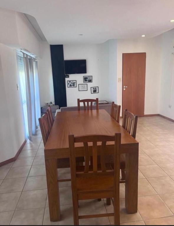 a dining room with a wooden table and chairs at SPiNETTO PREMiUM in Santa Rosa