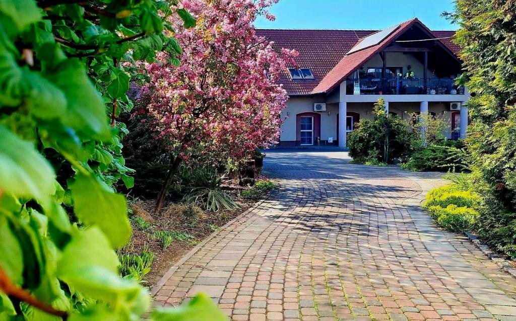 a brick walkway in front of a house at Arkadia Gościniec-klima,parking,ogród in Opole