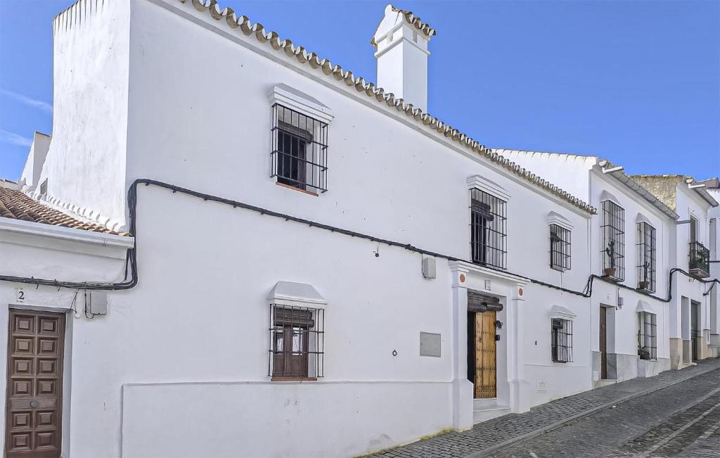 Awesome Home In Castilblanco De Los Ar - Housity