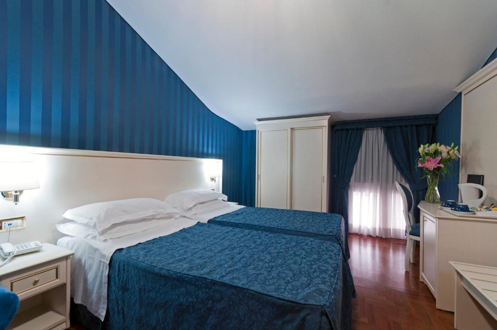 Postel nebo postele na pokoji v ubytování Trevi 41 Hotel
