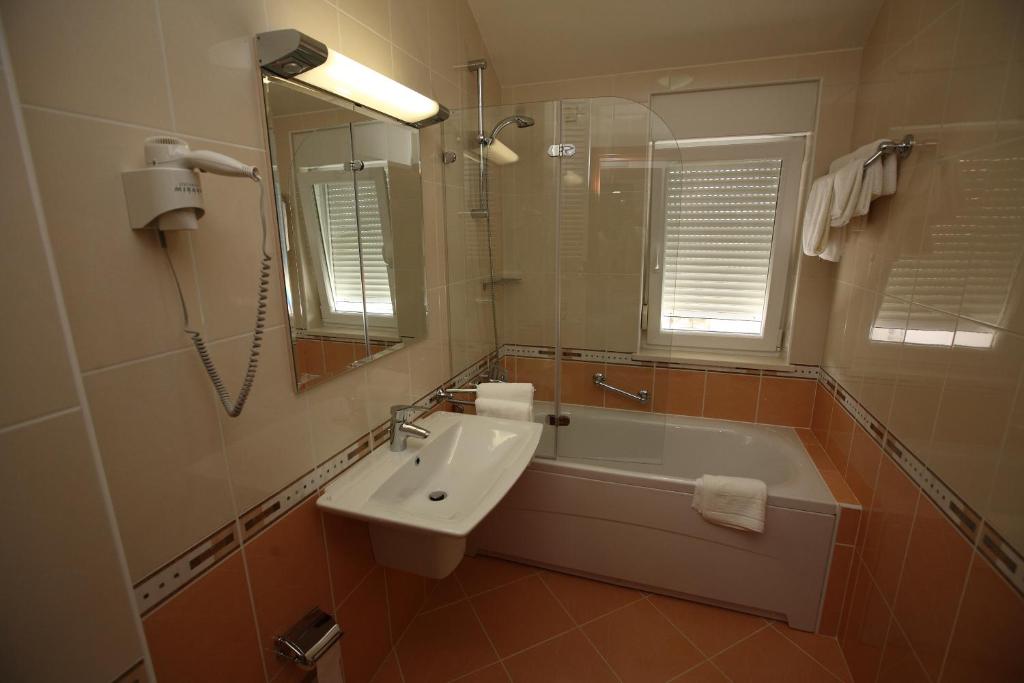 Koupelna v ubytování Hotel Trogir Palace