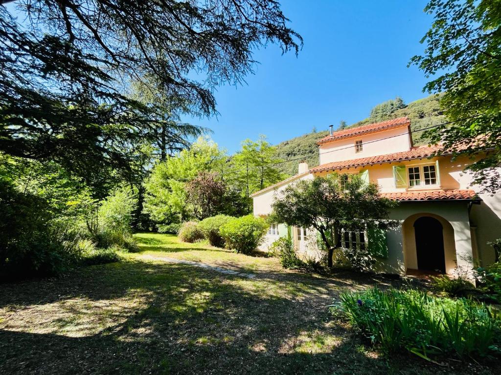 an old house in the middle of a garden at Les Cèdres in Valleraugue