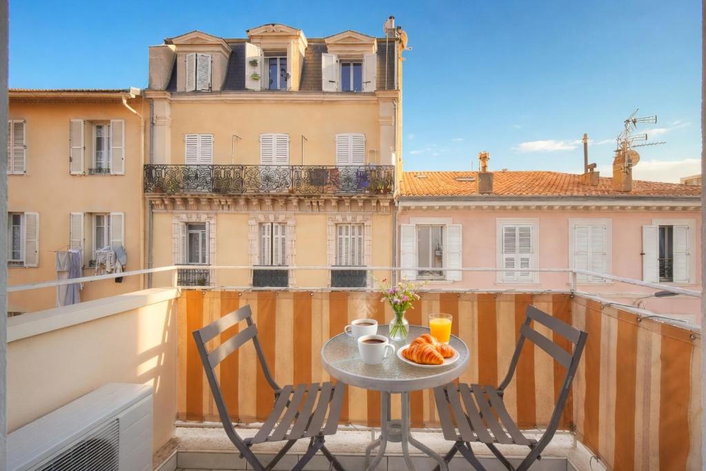 FRGK "Elegant studio CLEMENCEAU terrace WIFI HIGH-SPEED "