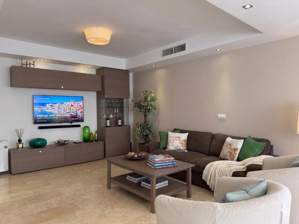 Estrella del Mar - 3-Bedroom House for 6 with Pool, BBQ, Two Terraces and Sea Views